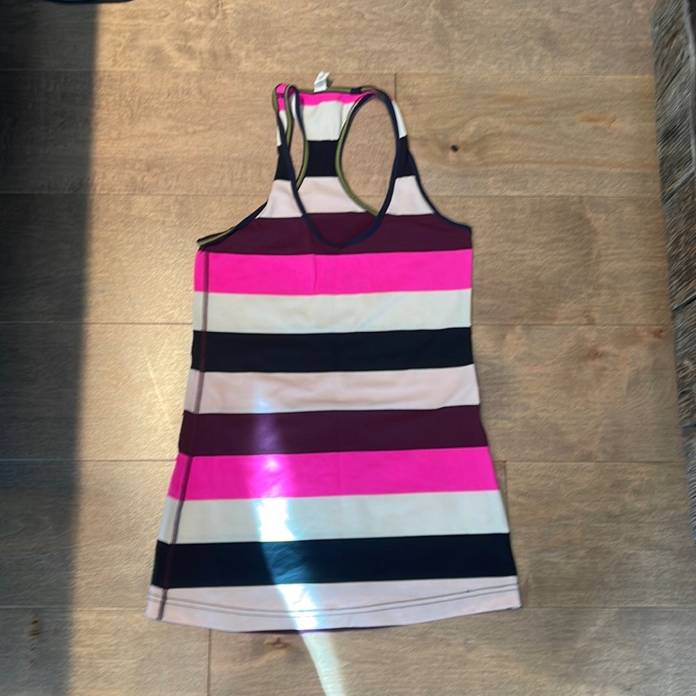 Lululemon size 6